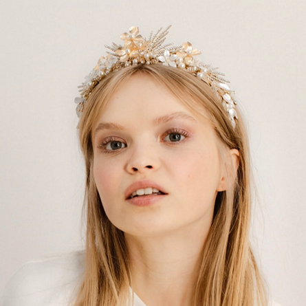 Passion gold tiara with flowers