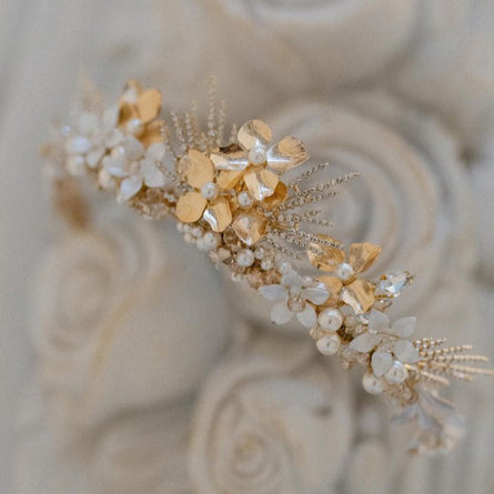 Passion gold tiara with flowers