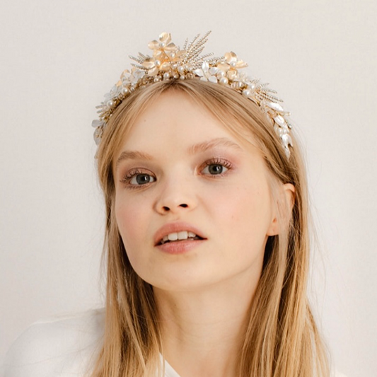 Passion gold tiara with flowers